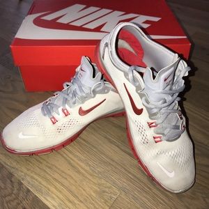 WOMENS NIKE TENNIS SHOES